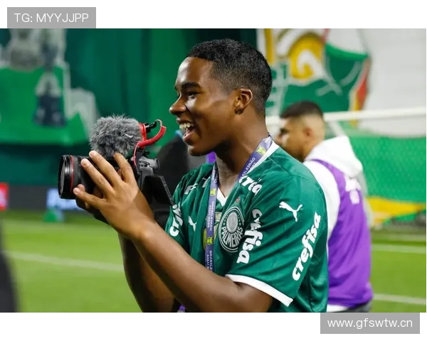 恩德里克与维尼修斯:巴西天才生涯路径对比解析 恩德里克与维尼修斯:巴西天才生涯路径对比解析